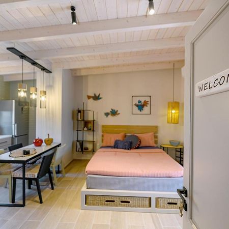 Fiorela'S Casa- A Stylish Loft Apartment In The Heart Of Preveza Exteriör bild