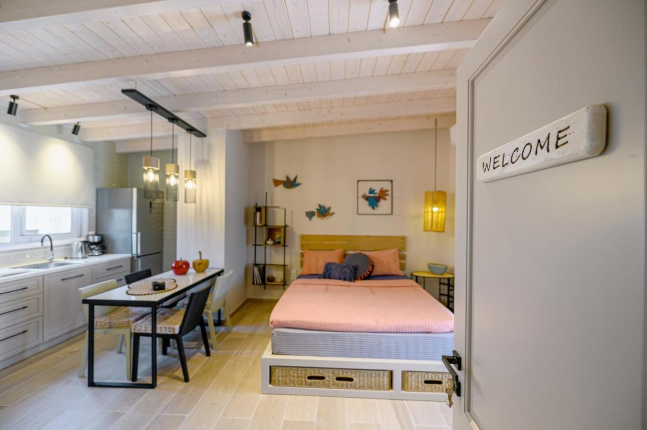 Fiorela'S Casa- A Stylish Loft Apartment In The Heart Of Preveza Exteriör bild